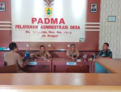 Pastikan Bantuan Tepat Sasaran, Babinsa Datangi Kantor Desa Cari Data KK Miskin