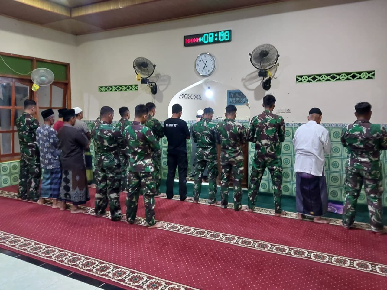 Kerja tak mengenal Waktu, Satgas TMMD tak lupa waktu untuk Sang Pencipta