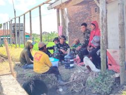 Canda gurau anggota Satgas TMMD disela sela kejar target