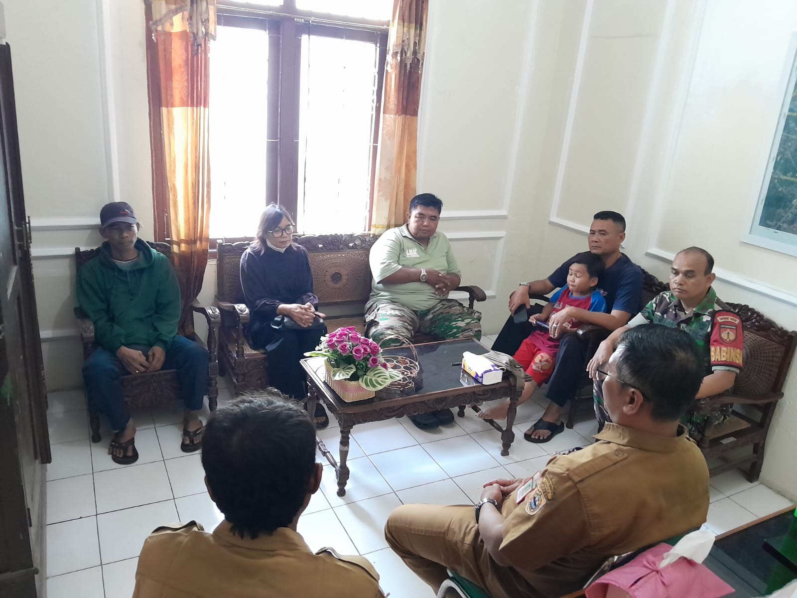 Komsos ke Warga, Babinsa Bahas Pentingnya Hidup Sehat di Lingkungan Bersih