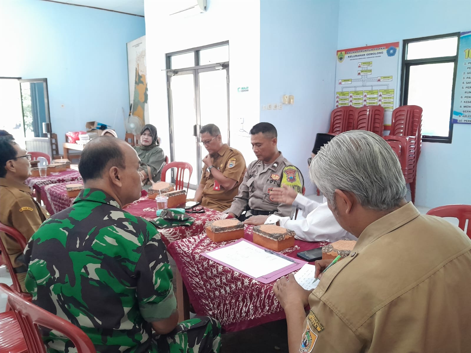 SISIR DATA KE KANTOR DESA, BABINSA CARI KIOS PENYEDIA PUPUK SUBSIDI