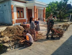 Babinsa: Garda Terdepan Pembangunan, Bersama Warga Perbaiki Infrastruktur Jalan