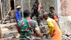 Babinsa Dampingi Pembuatan Pondasi Rumah Warga, Wujud Kepedulian Terhadap Kesulitan Masyarakat