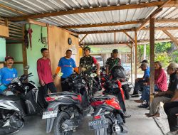 Babinsa Jalin Komunikasi Sosial dengan Warga, Suasana Santai dan Penuh Keakraban