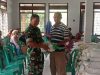 Babinsa Kawal Penyaluran Beras Bantuan Pangan