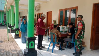 Babinsa Lakukan Pendampingan Pembagian Beras kepada Penerima Manfaat Babinsa Lakukan Pendampingan Pembagian Beras kepada Penerima Manfaat