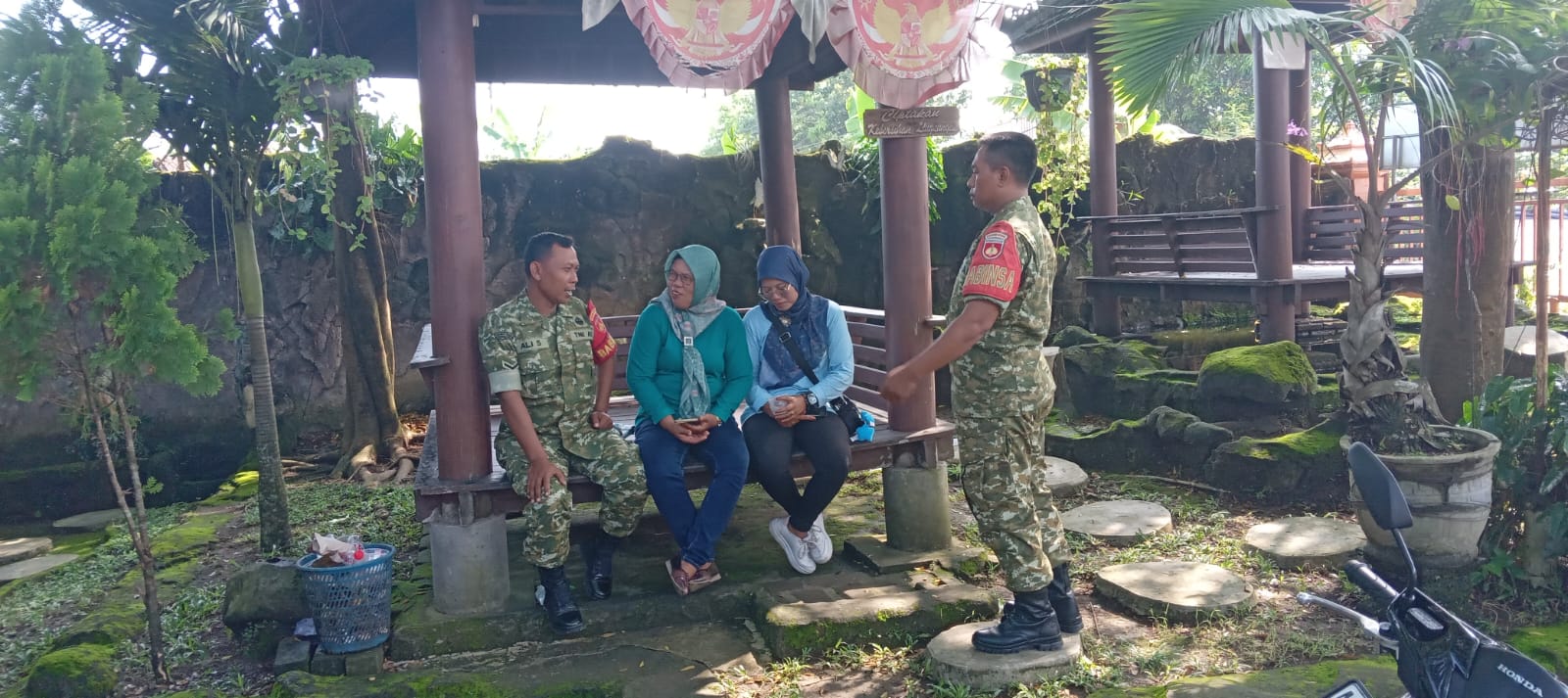 Hujan Berpotensi Membawa Penyakit, Babinsa Imbau Warga Tingkatkan Kewaspadaan