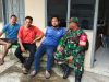 Babinsa Komsos Dengan Warga, Bahas Kondisi Cuaca