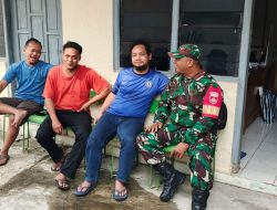 Babinsa Komsos Dengan Warga, Bahas Kondisi Cuaca