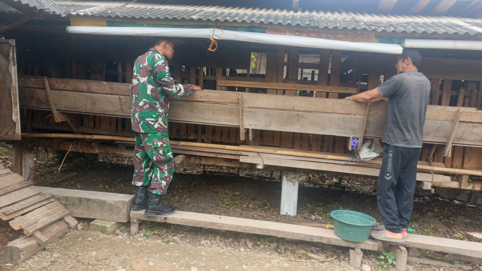 Babinsa Kunjungi Peternak, Imbau Persiapan Ternak Jelang Hari Raya Qurban