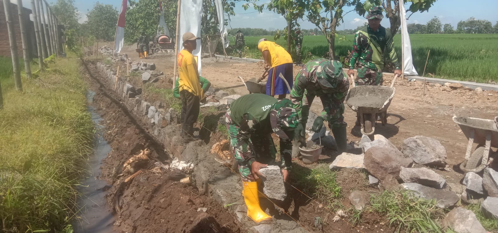 Prajurit TNI Dari Batalyon Arhanud 15 Ternyata Piawai Dalam Pertukangan