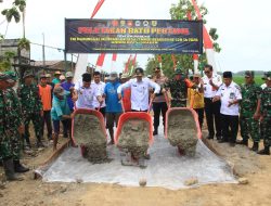 Peletakan batu pertama oleh Sekda provinsi Jateng, tandai cor blok jalan