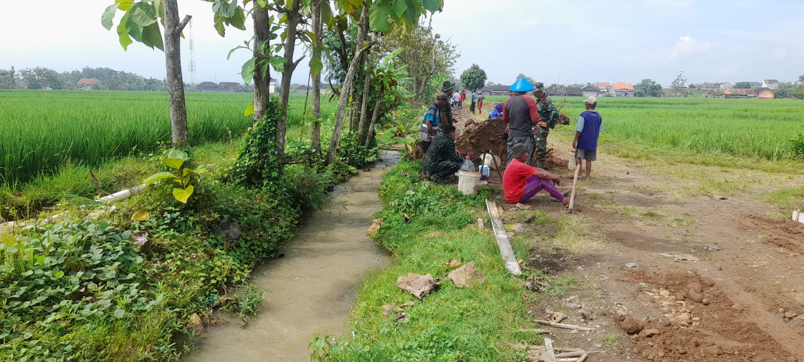 Sumber Air Dekat Mempermudah Satgas TMMD Reg ke-128 Kodim 0725/Sragen