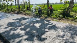 Penyiraman Beton Meningkatkan Kualitas Beton Di Lokasi TMMD Reg Ke-128 Kodim 0725/Sragen