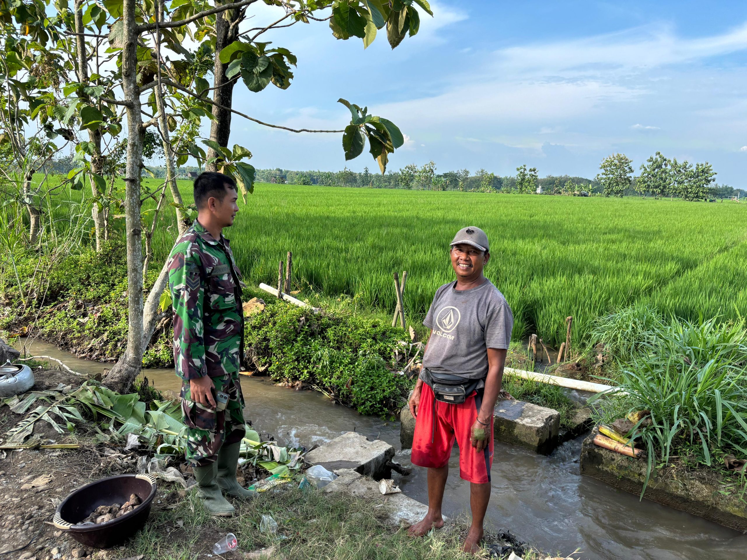 Curhatan Datam petani Senior Pelemgadung ke anggota Satgas TMMD