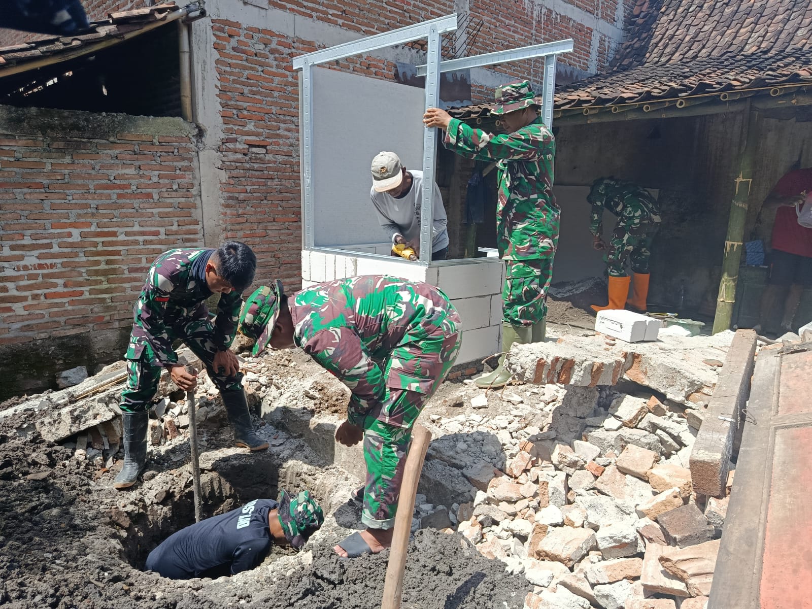 Sukarni Sumringah, Akhirnya Miliki Jamban Sendiri Berkat TMMD Reguler ke-128