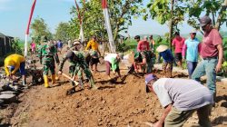 Terik Panas Mahatari Tak Mengurangi Semangat Warga dan TNI untuk kejar Target TMMD