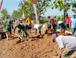 Terik Panas Mahatari Tak Mengurangi Semangat Warga dan TNI untuk kejar Target TMMD