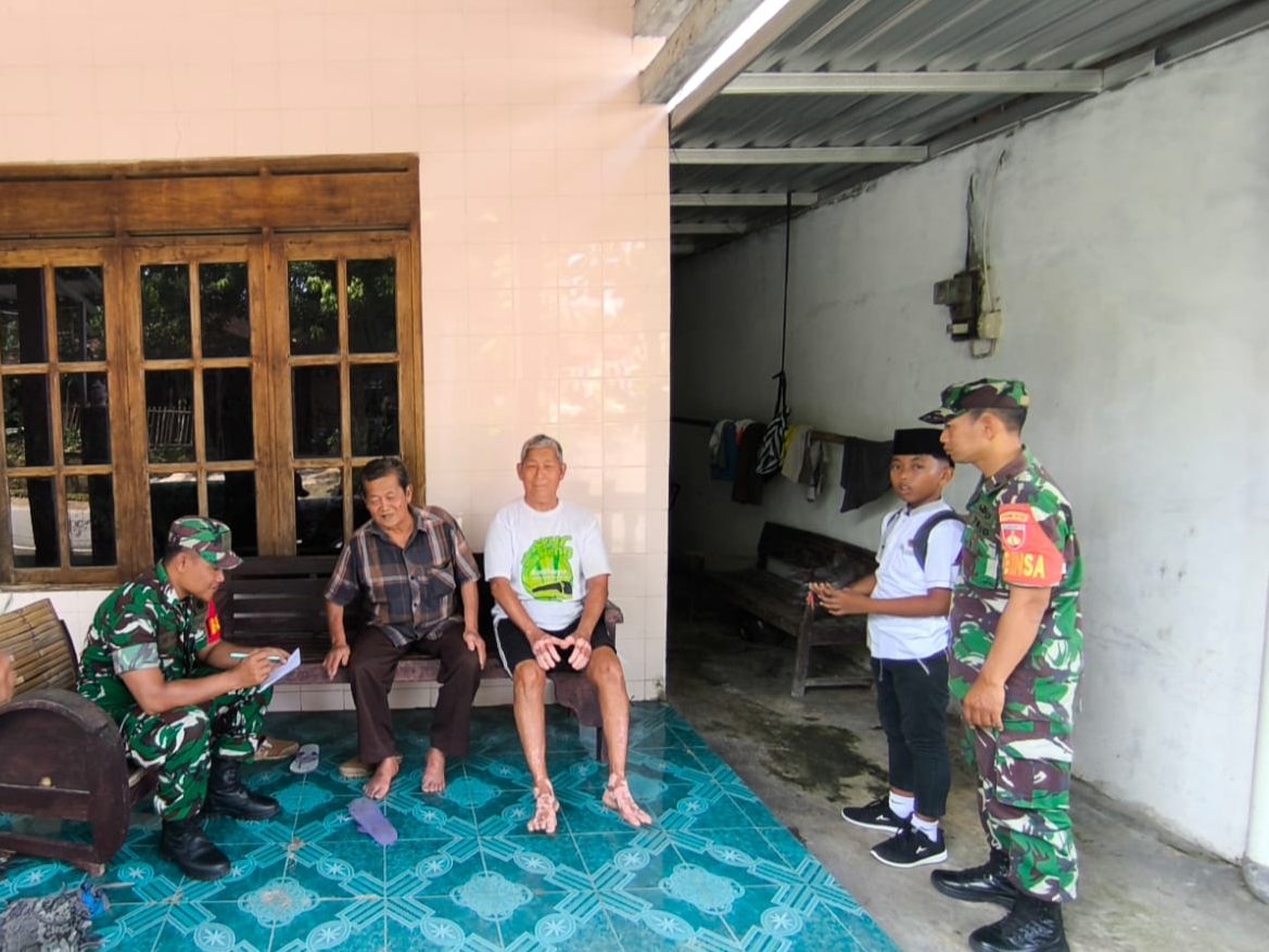 Jaga Kemanunggalan, Anjangsana ke Rumah Warga Jadi Rutinitas Babinsa