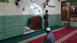 Personel Satgas TMMD Kumandangkan Adzan Subuh, Wujudkan Kebersamaan dengan Warga