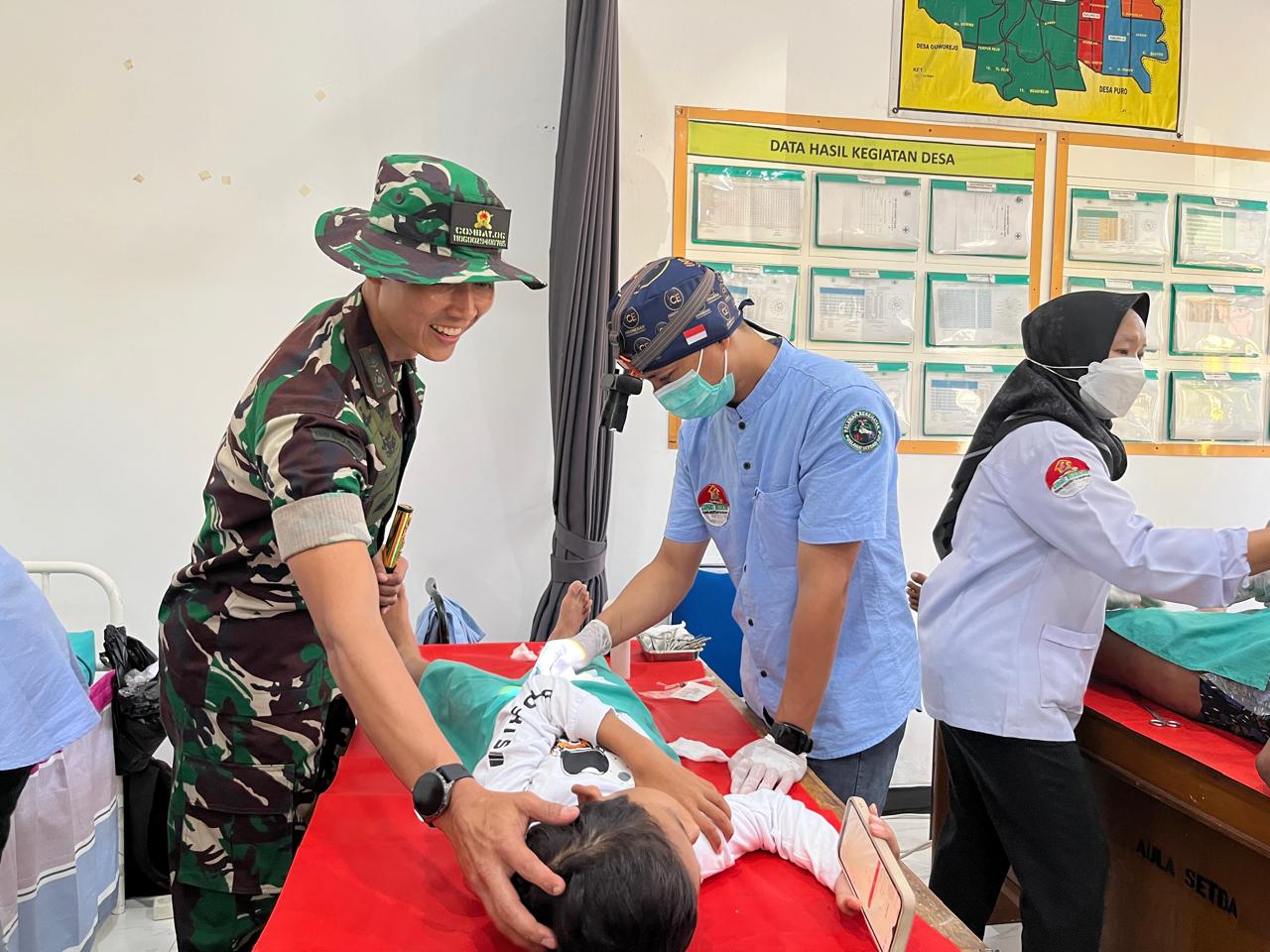 Sunat Khitanan Bersama Satgas TMMD dan Kodim 0725/Sragen