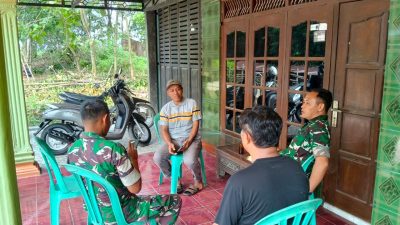 Ngopi Bareng di Beranda Desa, Danramil 02/Karang Rawat Kemanunggalan TNI dan Rakyat di Lokasi TMMD Reguler Ke-128 Kodim Sragen