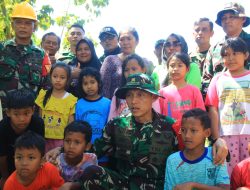 Keceriaan Anak-Anak Warnai Kehadiran Dansatgas TMMD di Desa Gadungsari