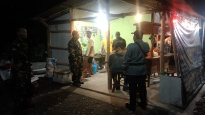 PATROLI MALAM KELILING DESA, BABINSA TITIP HARAPAN WARGA TIDUR NYENYAK