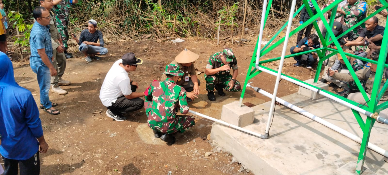Di Sumur Bor ini Kiat Komandan Korem 074/Warastratama