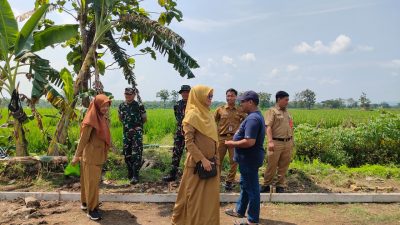 Danramil Karangmalang Dampingi Peninjauan Dinas PMD Sragen di Lokasi TMMD