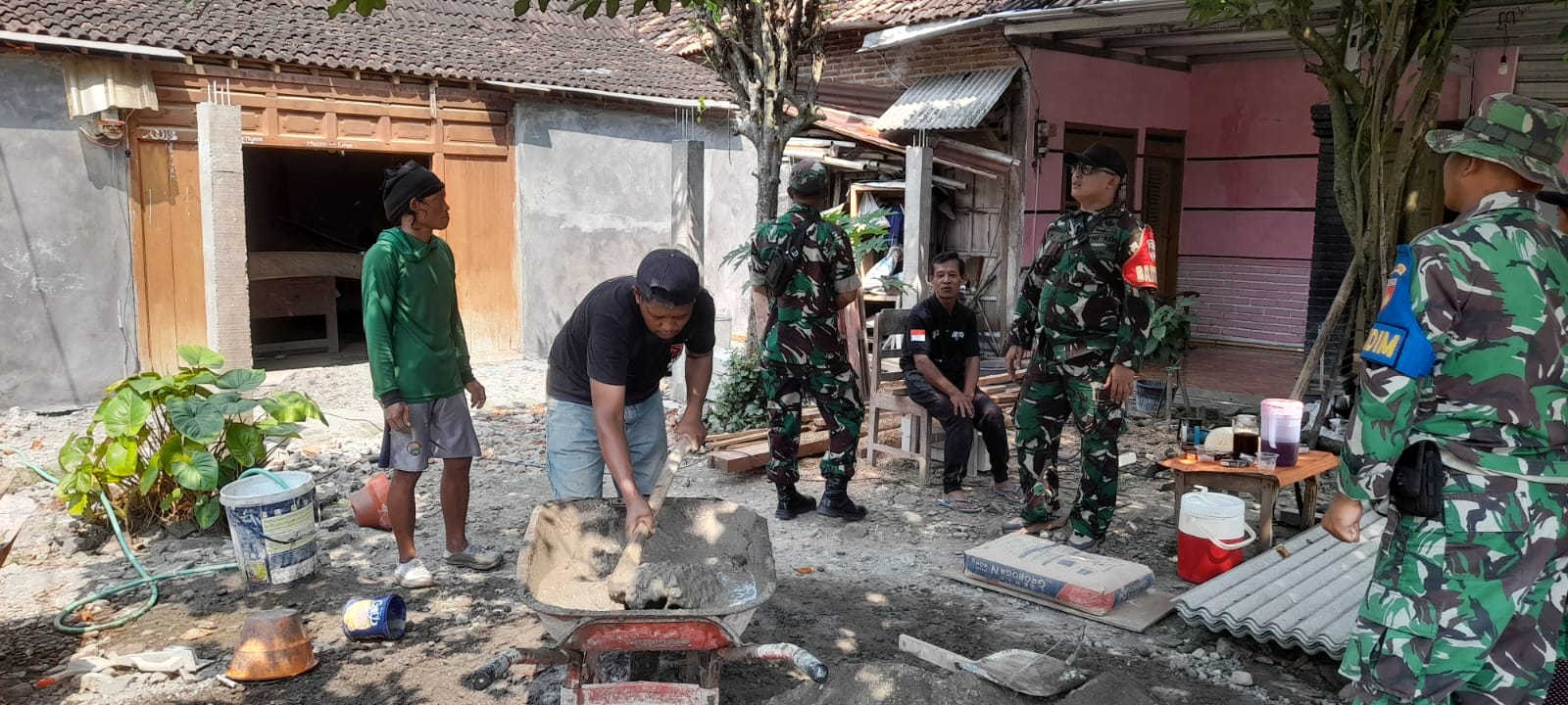 Pengabdian Tanpa Jeda, Satgas TMMD Terus Bekerja Demi Desa Puro