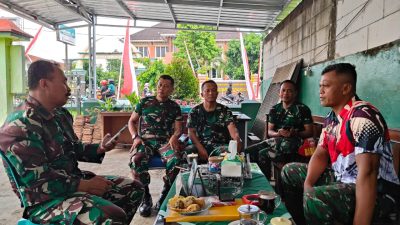 Menjelang Penutupan TMMD, Pelda Budi Santoso Kumpulkan Anggota di Pos Satgas