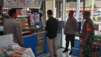 Dekat Tanpa Jarak: Cara Babinsa Jaga Kondusifitas Wilayah Lewat Patroli Dialogis
