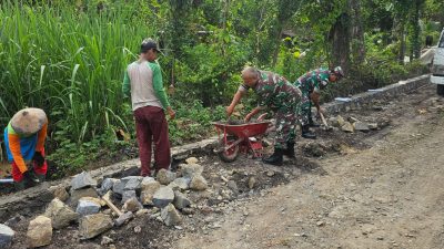 Koramil Jenar dan Warga Kompak Bangun Talud Lewat Kerja Bakti