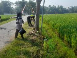 Ibu Warga Jadi Teladan, Rawat Pohon Hasil Penanaman Satgas TMMD Reg 128 Kodim 0725/Sragen