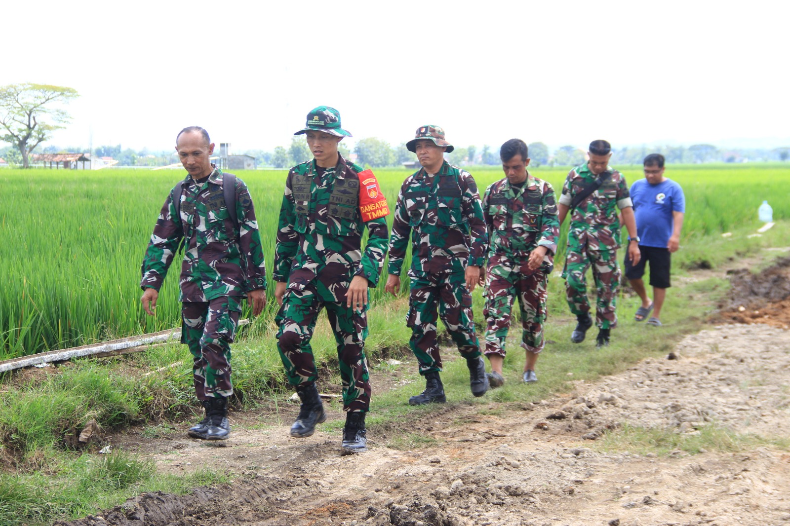 Dansatgas TMMD Reguler ke-128 Pantau Ketat Progres Pengecoran Jalan