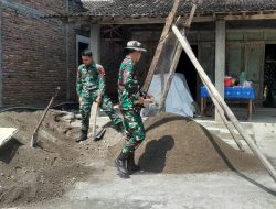 Bukan Sandang Laras Panjang Tapi Cangkul dan Skop di Tangan, Satgas TMMD Kerjakan RTLH