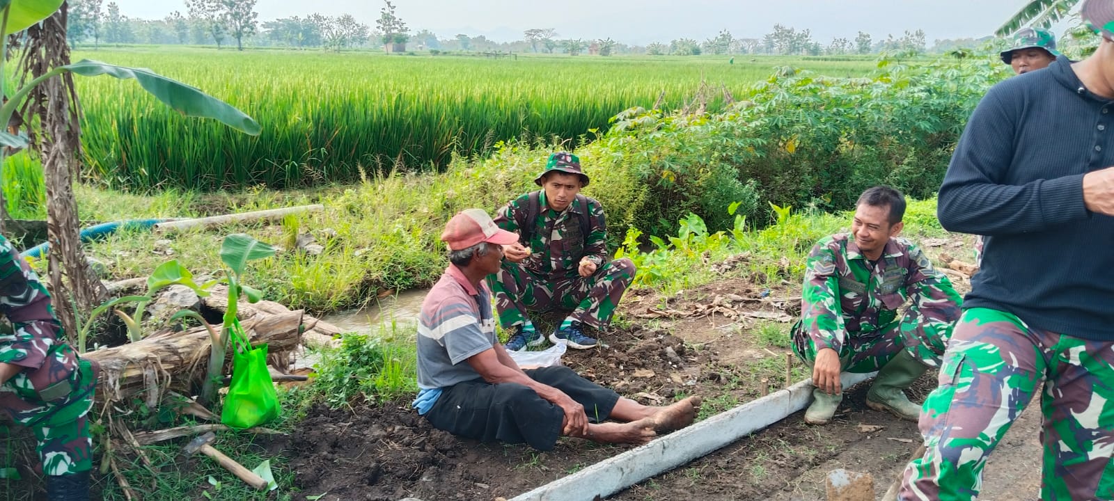 Belajar Asah Asih Asuh, Satgas TMMD Petik Inspirasi dari Kisah Sukses Bapak Suradi