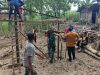 Bangun Rumah, Babinsa dan Warga Ciptakan Kebersamaan Lewat Gotong Royong