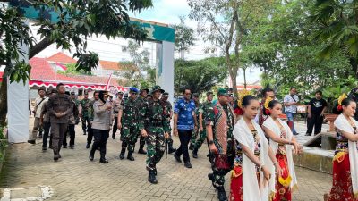 Dandim 0725/Sragen Sambut Kedatangan Kasdam IV/Diponegoro Di Upacara Penutupan TMMD