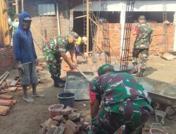 ​Tradisi Sambatan Hidup Lagi, Babinsa Mandi Keringat Bantu Dirikan Rumah Warga