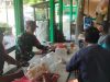 Di Dalam Warung, Babinsa Pererat Kedekatan dengan Warga