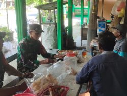Di Dalam Warung, Babinsa Pererat Kedekatan dengan Warga