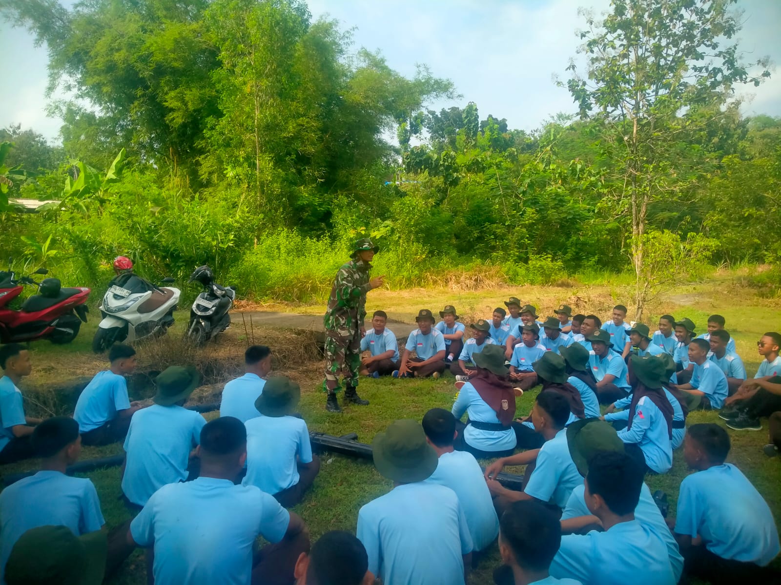 Babinsa Berikan Pembinaan PPBN KepADA Siswa SMK