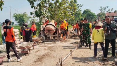 Antusias Warga Sambut Jendral Bintang 1 dilokasi TMMD Reg Ke-128 Kodim 0725/Sragen
