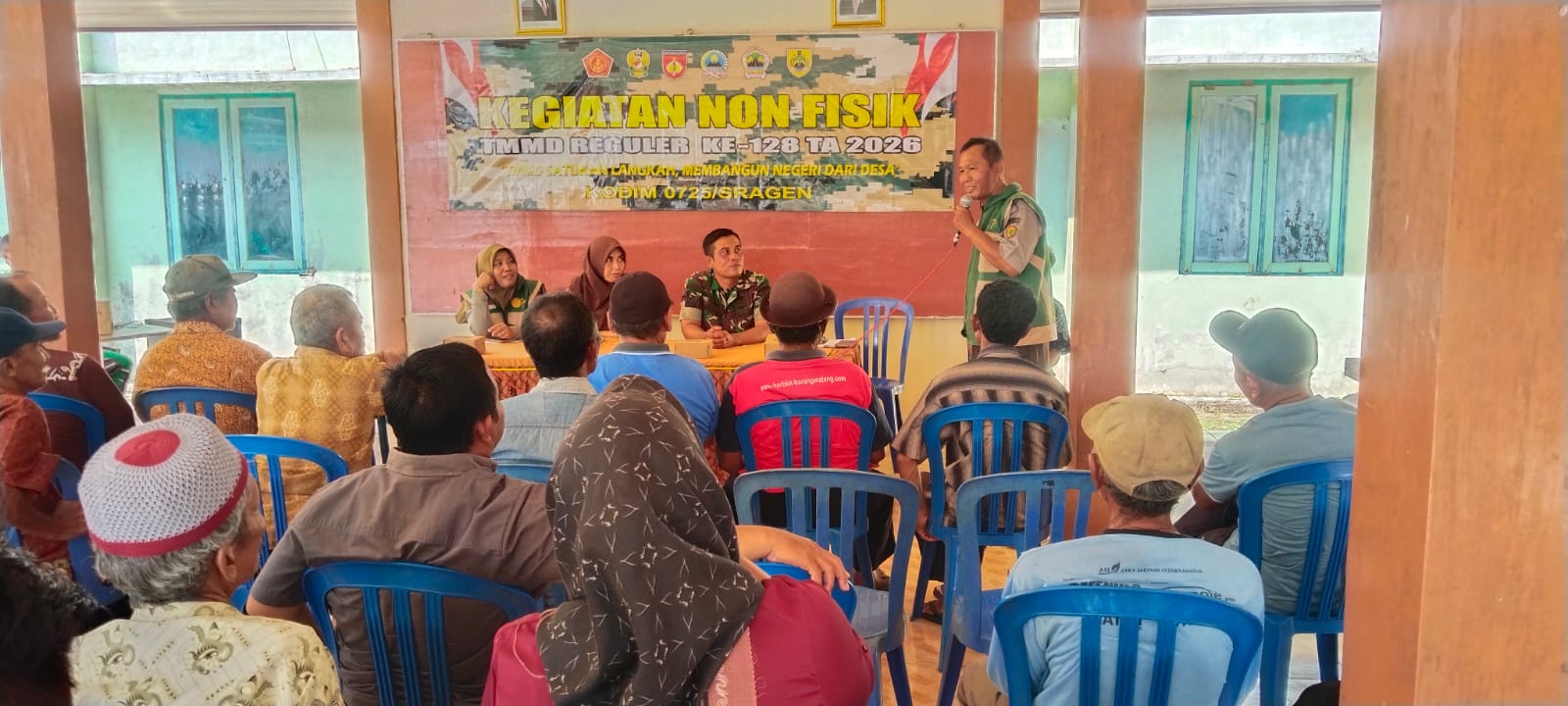 Waspadai PMK di Musim Pancaroba, Satgas TMMD Reguler ke-128 Kodim Sragen Gelar Penyuluhan Peternakan untuk Warga