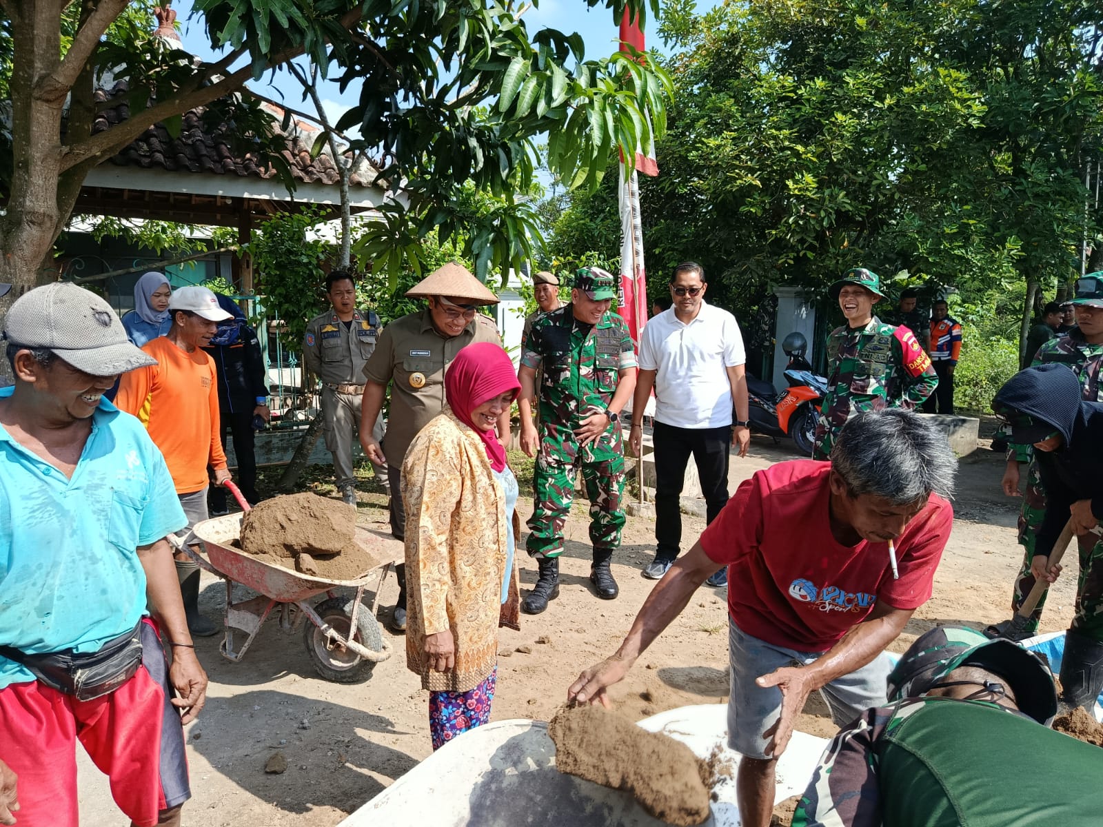 Tinjau TMMD Reguler ke-128 di Sragen, Danrem 074/Warastratama Wujud Nyata Kemanunggalan TNI Rakyat Membangun Desa