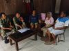 Sentuhan Humanis Di Lorong Kampung, Babinsa Intensifkan Komsos Dengan Nyambangi Warga Lansia