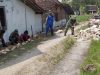 Lestarikan Gotong Royong, Babinsa dan Warga Kompak Bangun Dinding Penahan Tanah
