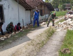 Lestarikan Gotong Royong, Babinsa dan Warga Kompak Bangun Dinding Penahan Tanah